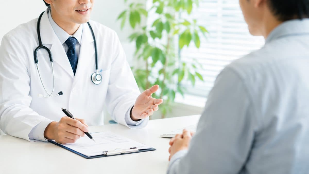 健康診断を受けている様子